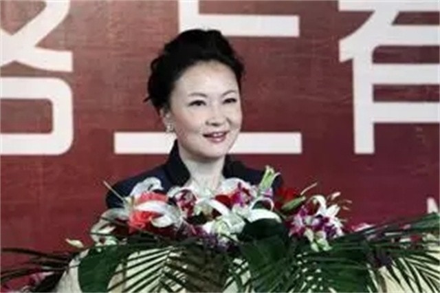 东方卫视名嘴袁鸣：丈夫是美籍华人，儿子十分可爱