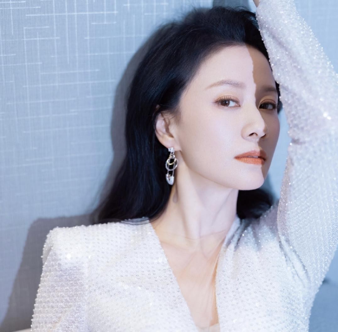 越老越有魅力的女明星，我只服这12位！连鱼尾纹都充满着女人味