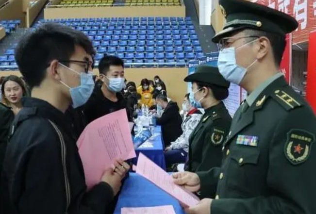 大学生“应征入伍”，当2年义务兵退伍后，可以拿到多少补助？