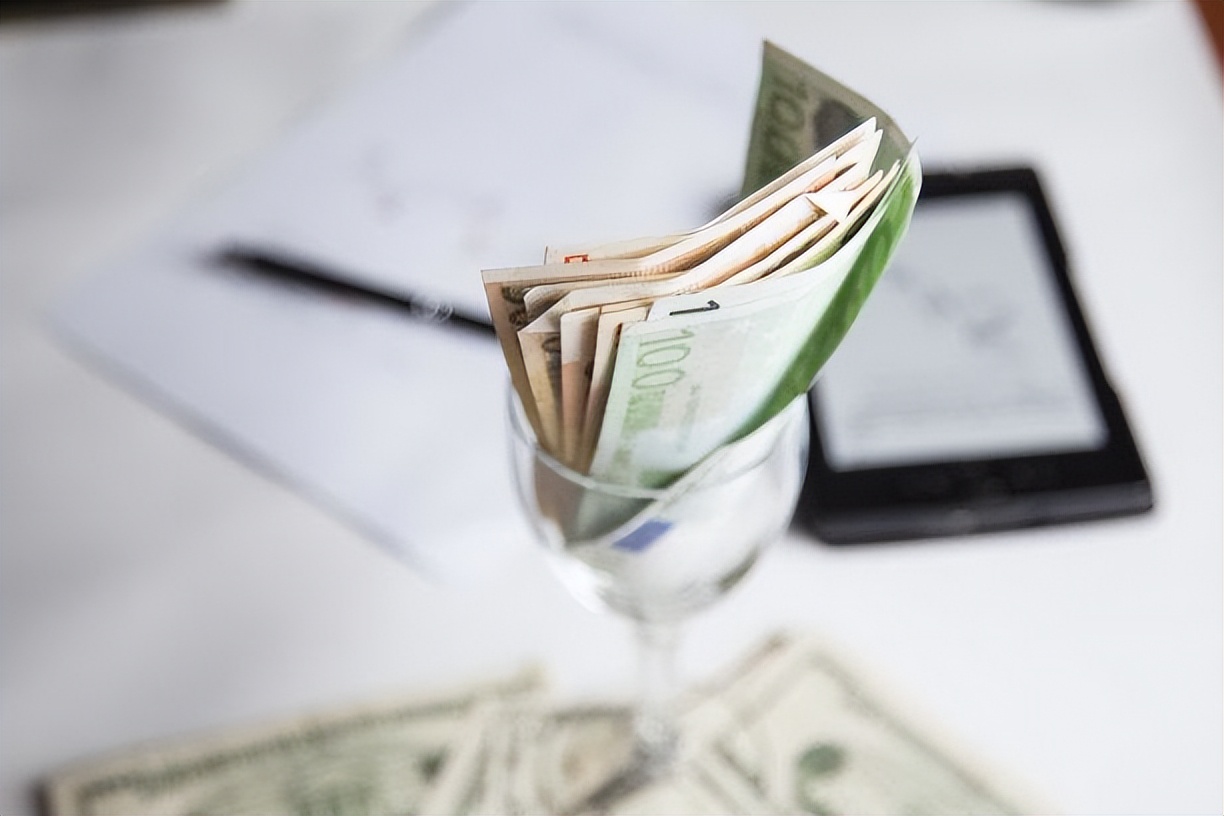 资本给出2大警告信号，艰难的复苏期，普通人还有机会吗