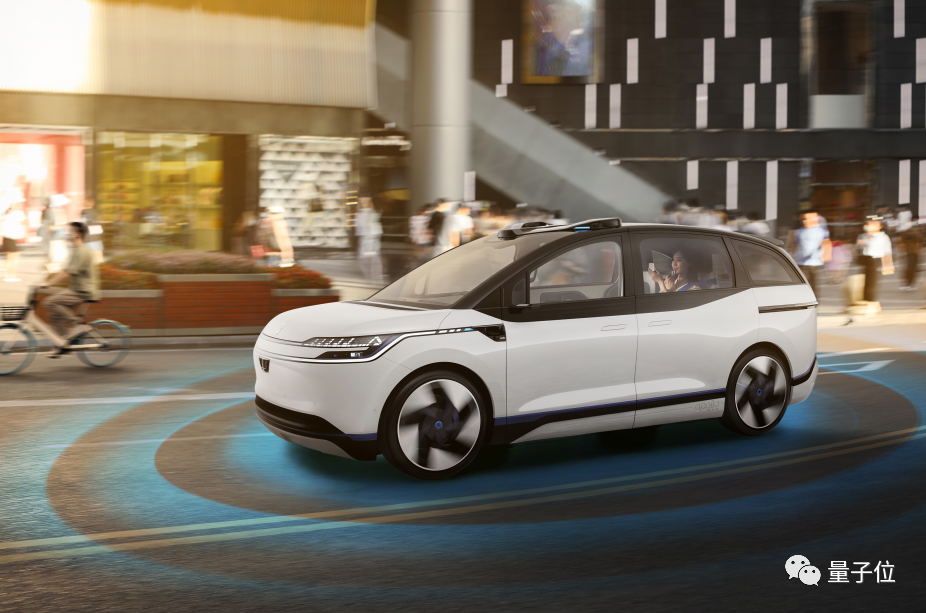 百度第六代量產(chǎn)無人車坐火箭，馬斯克在地上追