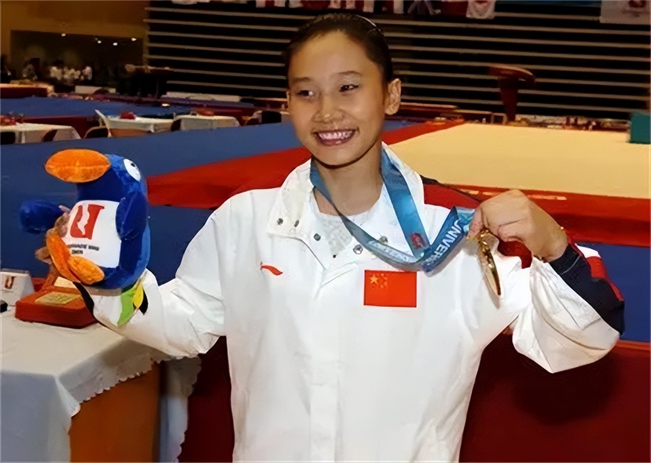 奥运冠军滕海滨(体操女神张楠:倒追奥运冠军滕海滨,如今一家三口幸福