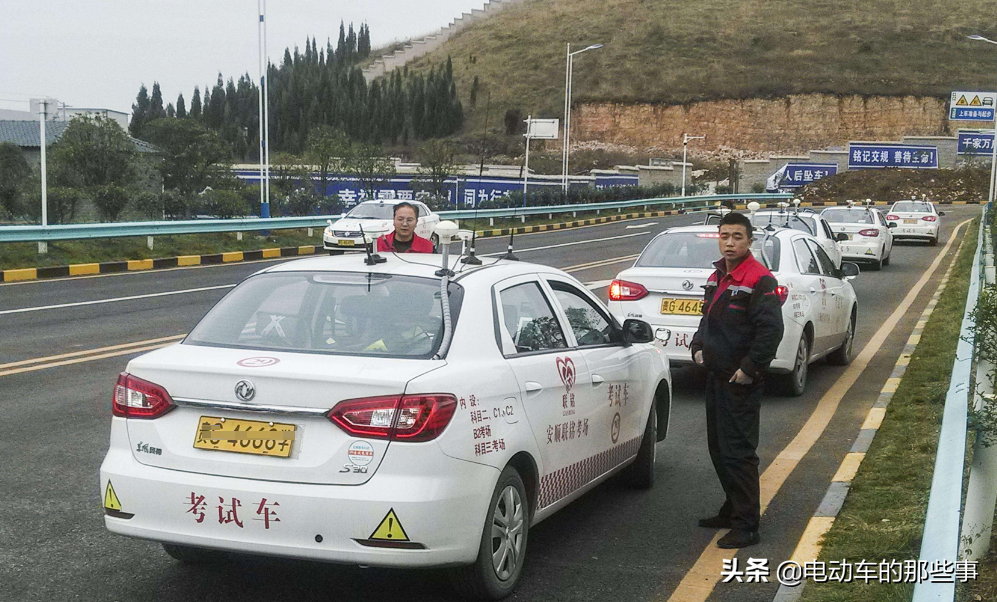 已明确：电动车、三轮车、四轮车上路要驾照，年龄和费用一文讲清