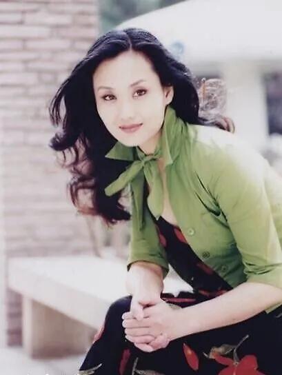 9位“妈妈专业户”：天生一张养尊处优脸，自带贵气，演不了穷人