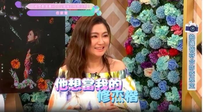 贾静雯晒全家福，和修杰楷越来越有夫妻相，咘咘波妞大眼睛灵动