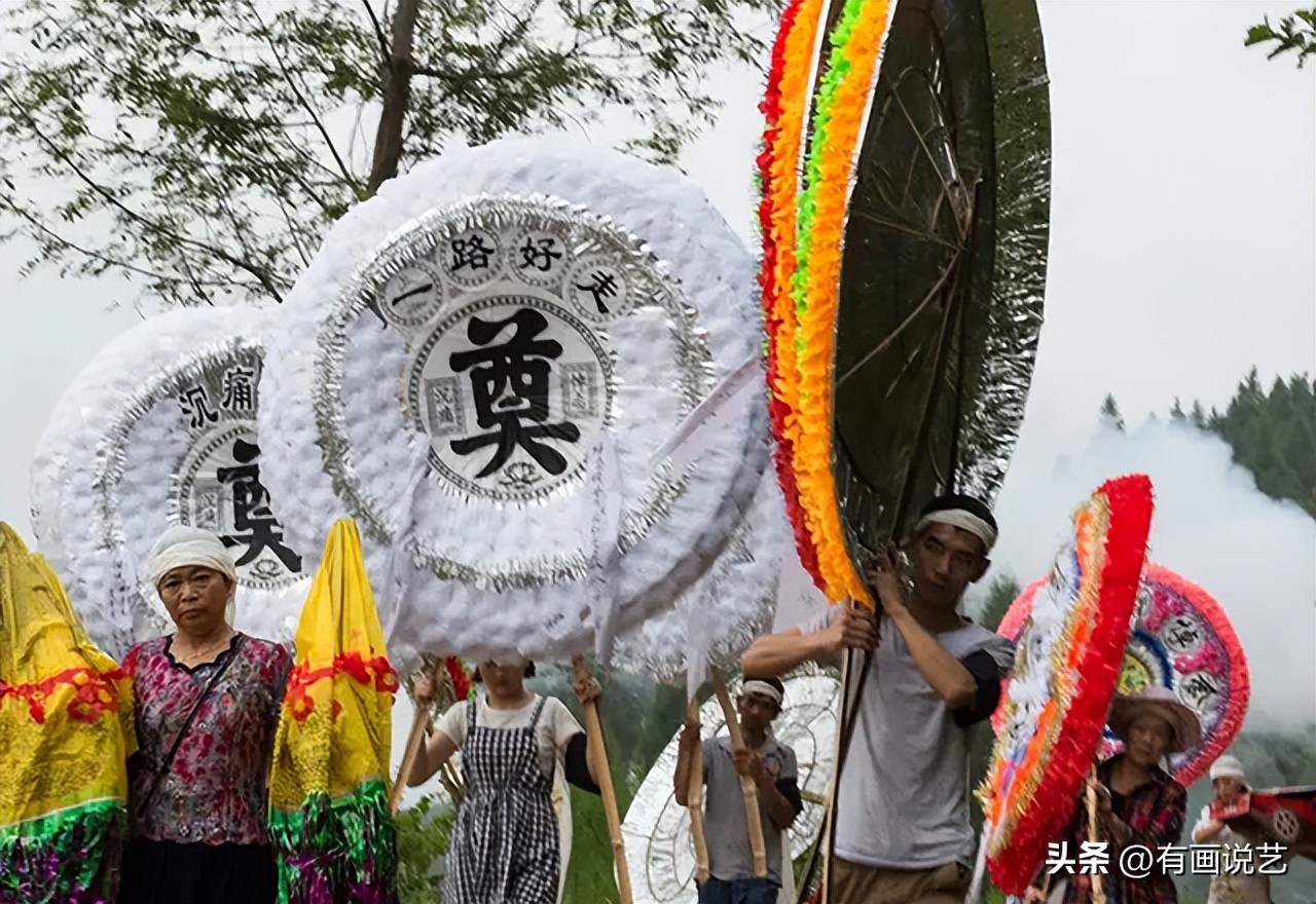 花圈圖片祭奠表情包(傳統葬禮上,為什麼只有