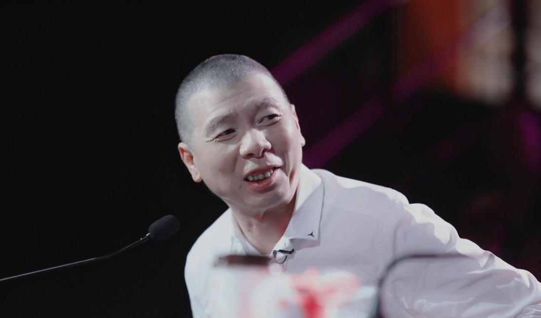 冯小刚回应移民风波,态度温和如变了个人,不可一世的老炮变老了