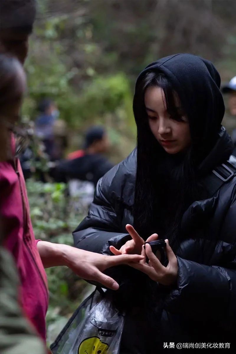 想学化妆犹豫不决？听听职业化妆师的自述