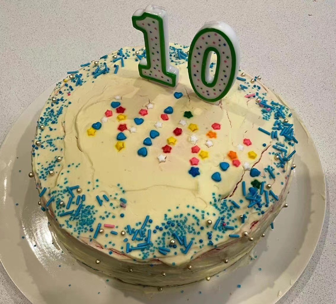 刘烨女儿才10岁就这么美！晒庆生照颜值逆袭终于像妈，混血脸太绝