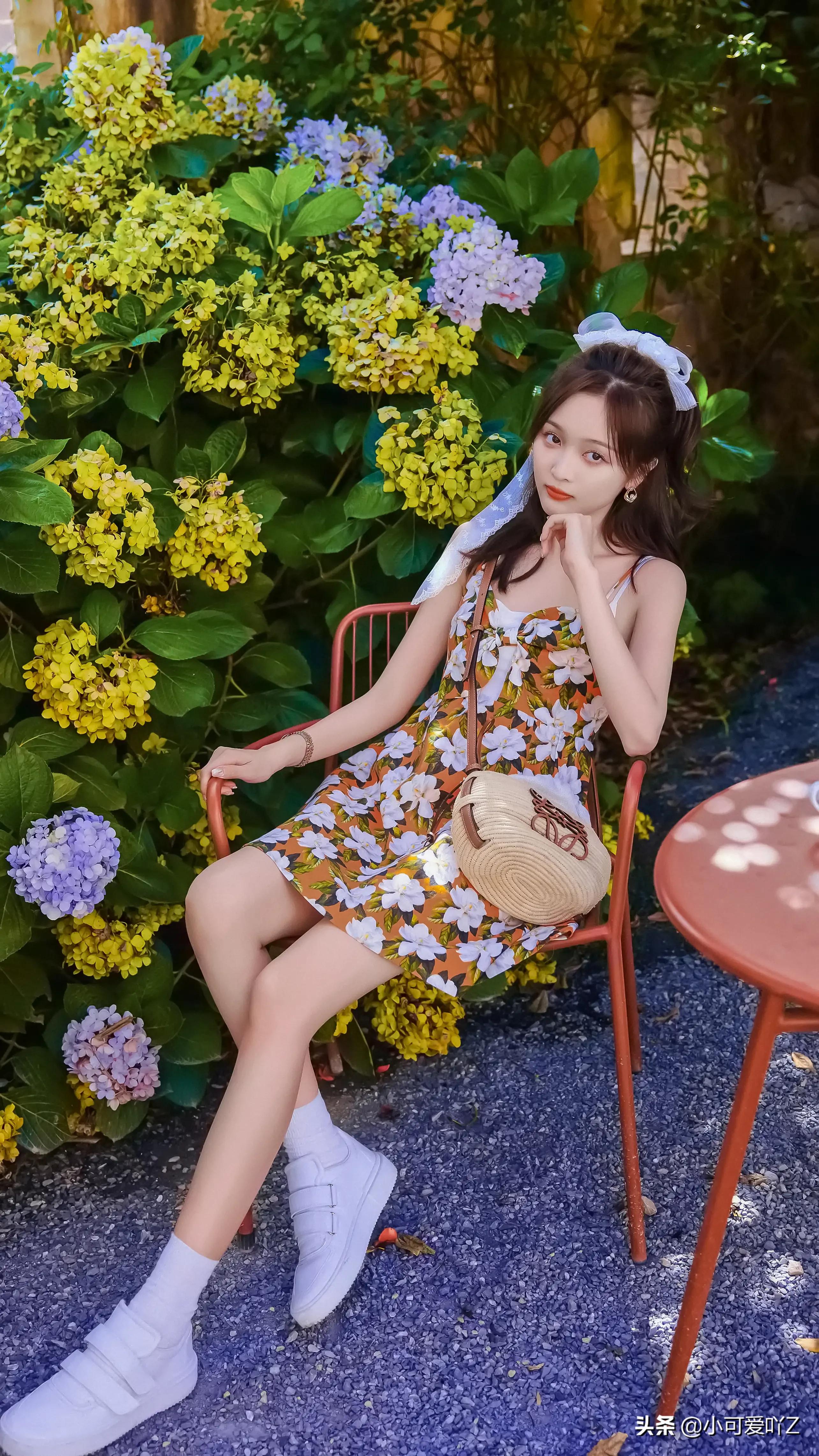 吴宣仪，吊带花朵裙，白色蕾丝发带，精致女孩可爱美丽