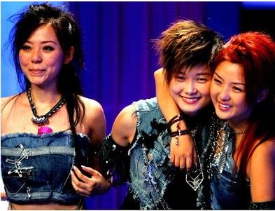 何洁：插刀李宇春内涵释小龙，自以为高明？如今丑闻缠身难洗白