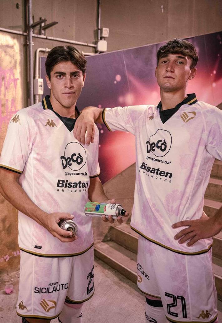 世界上最好的足球队服（本赛季哪支球队的三套球衣设计水平最高？这十大球队走在时尚前沿）