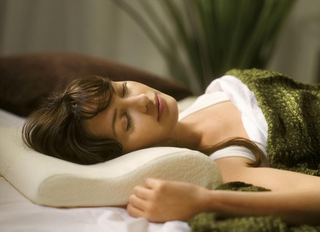 左侧卧睡伤心?右侧卧睡伤肝?到底哪种睡姿最好?建议了解-蘑菇号