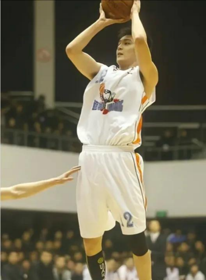CBA第一帅杨鸣：他的帅，当今娱乐圈无人可以复制