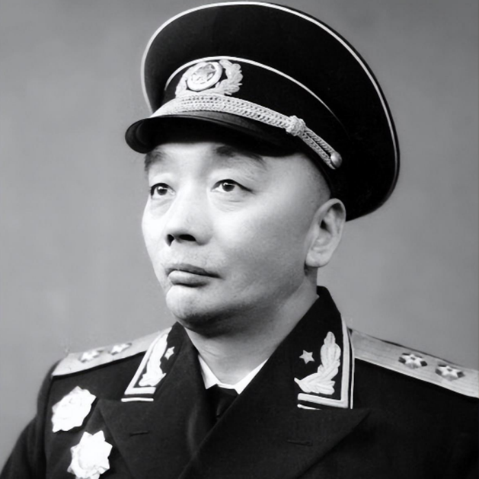 8月1日,海军北海舰队正式成立,刘昌毅为首任司令员,丁秋生为首任政委
