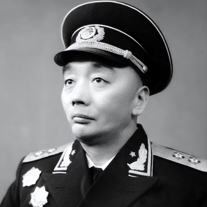 8月1日,海军北海舰队正式成立,刘昌毅为首任司令员,丁秋生为首任政委.