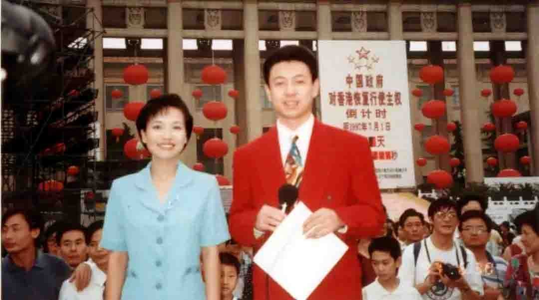 央视主持人贺红梅：事业顺风顺水，如今54岁婚姻状况成谜