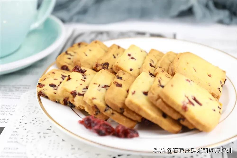 为低学历女生打开一扇门，西点烘焙再合适不过了