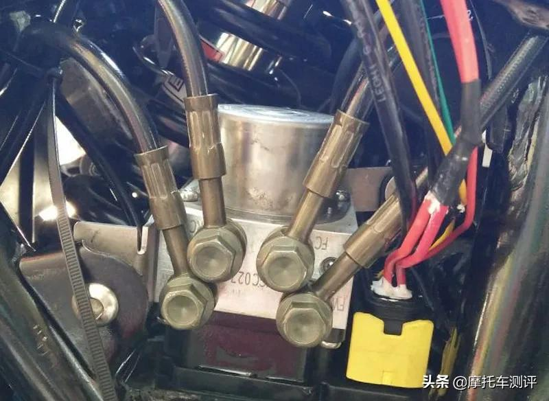 「技研」相差1.5米刹不住,可能撞飞两人!ABS有那么重要吗?