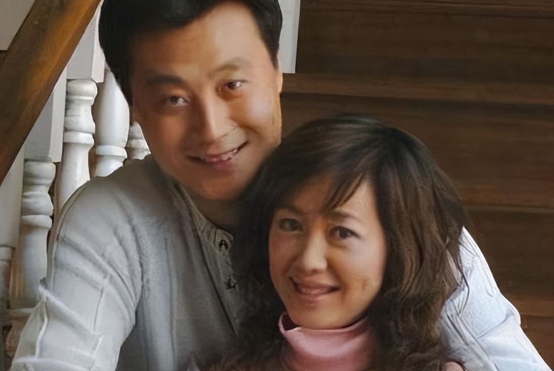 與黃蕾結婚25年零緋聞,如今一家人生活幸福,任程偉才是人生贏家