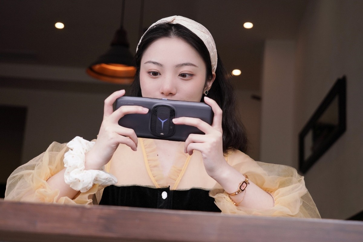 玩游戏这样才快乐，“性能霸王龙”联想拯救者Y90上手实测