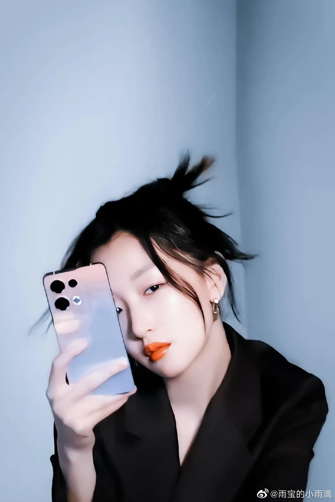 美女明星 周冬雨的眼睛配脸型真的是绝配太美了