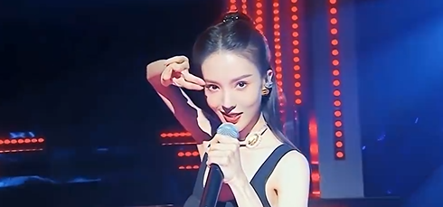 网络视听盛典最惊艳女星：张小斐颈，金晨飒爽，热巴雍容华美