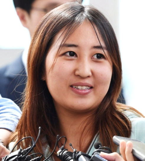 郑维罗：韩国的“全民公敌”，害朴槿惠牢底坐穿，坑亲妈入狱18年