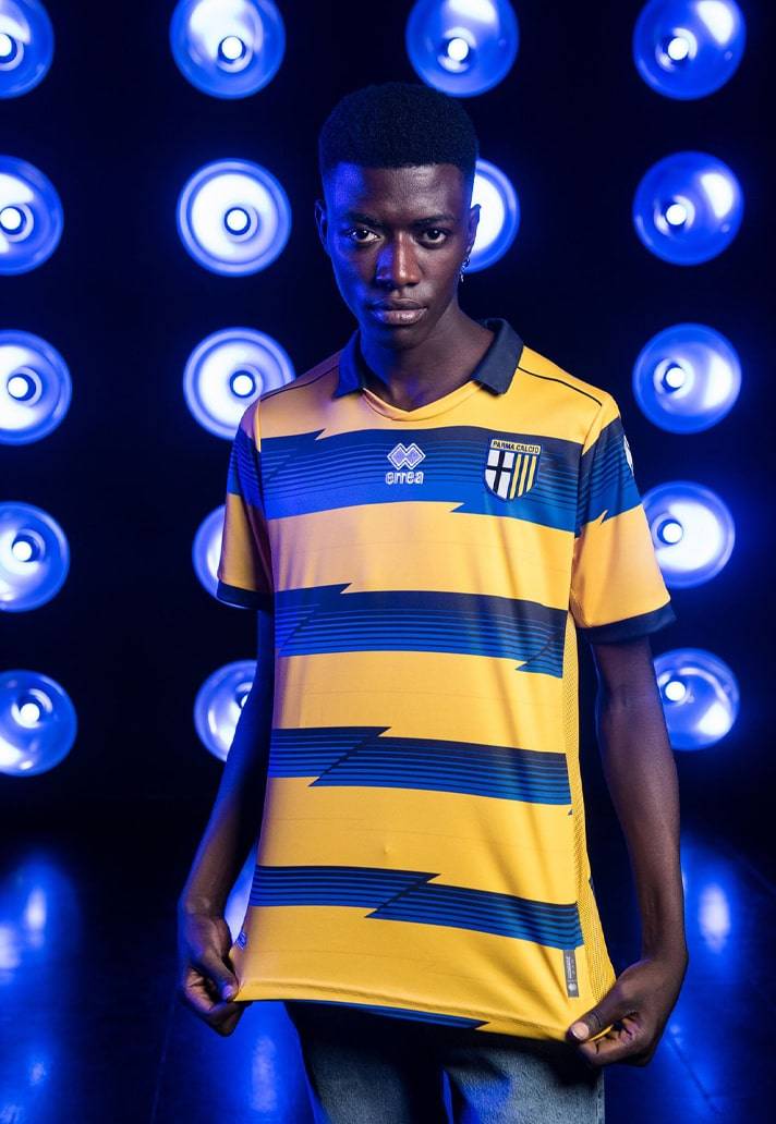 世界上最好的足球队服（本赛季哪支球队的三套球衣设计水平最高？这十大球队走在时尚前沿）