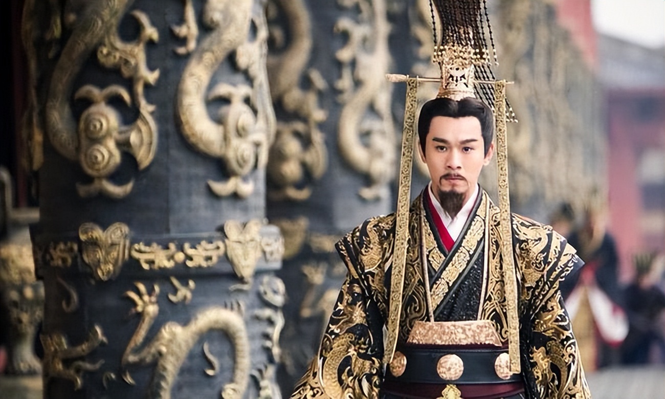 这种不可一世,唯吾独尊的话语,不由得让我们想起千古一帝秦始皇,他