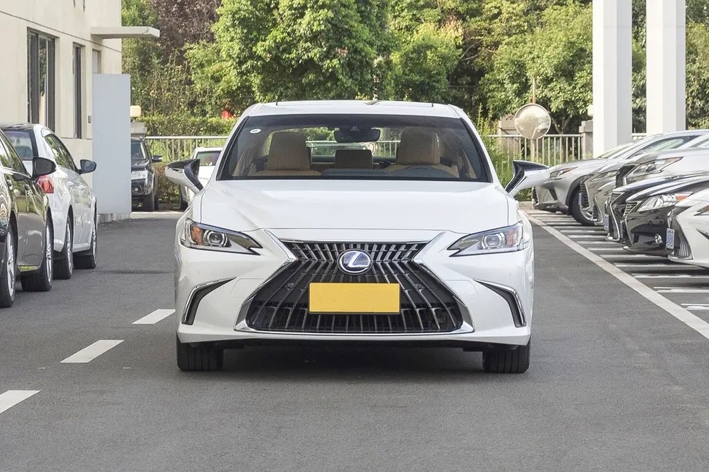 开完雷克萨斯ES300H，再换上朋友的奥迪A6L，车主说出真实感受