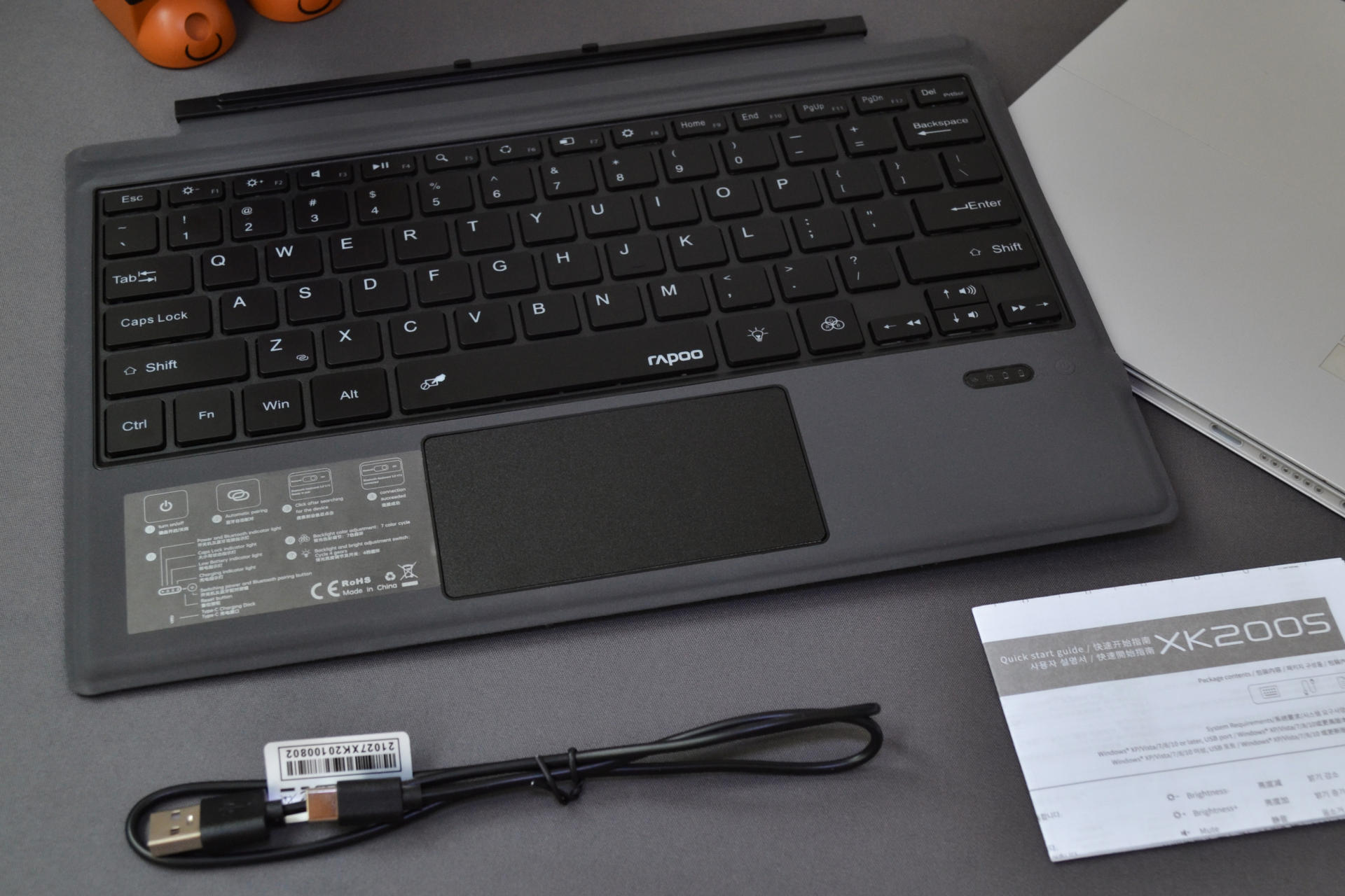 配件太贵 平替超原装 微软Surface另类玩法 雷柏蓝牙键盘XK200S