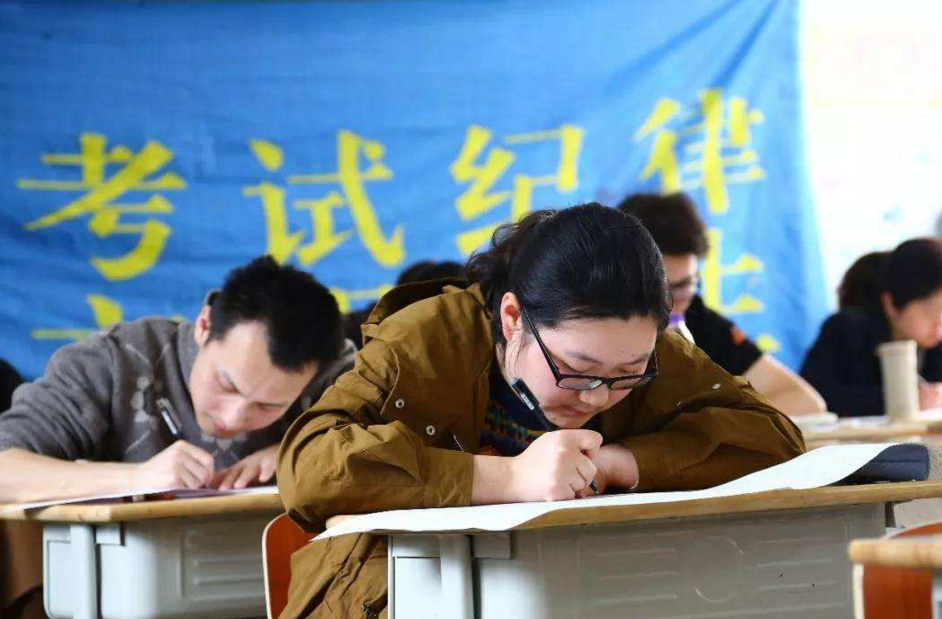 公务员政审有新规，部分学生或被限制通过，笔试成绩好也无济于事