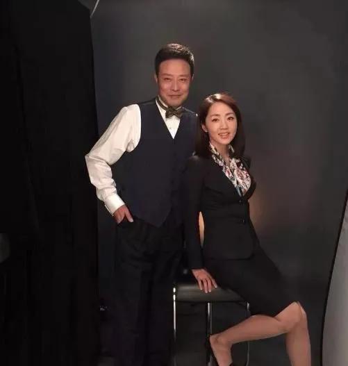 “气象小姐”杨丹：食堂路上捡来一个老公，主持27年无失误