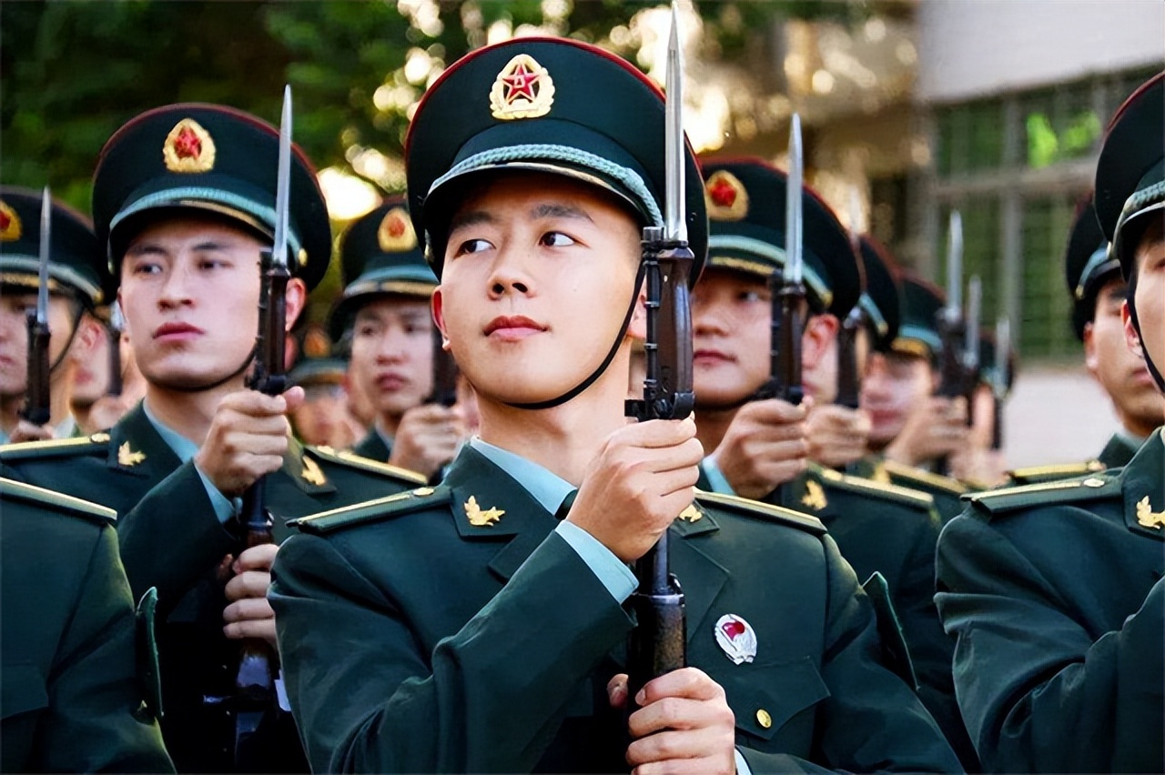 中国军人我国为何不用强制服兵役作为全球人口数量第一的国家,中国
