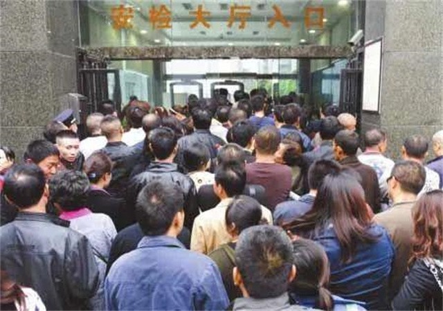 天网恢恢：20亿身家四川富豪死于非命，多年后雷晓伟团伙终被严惩