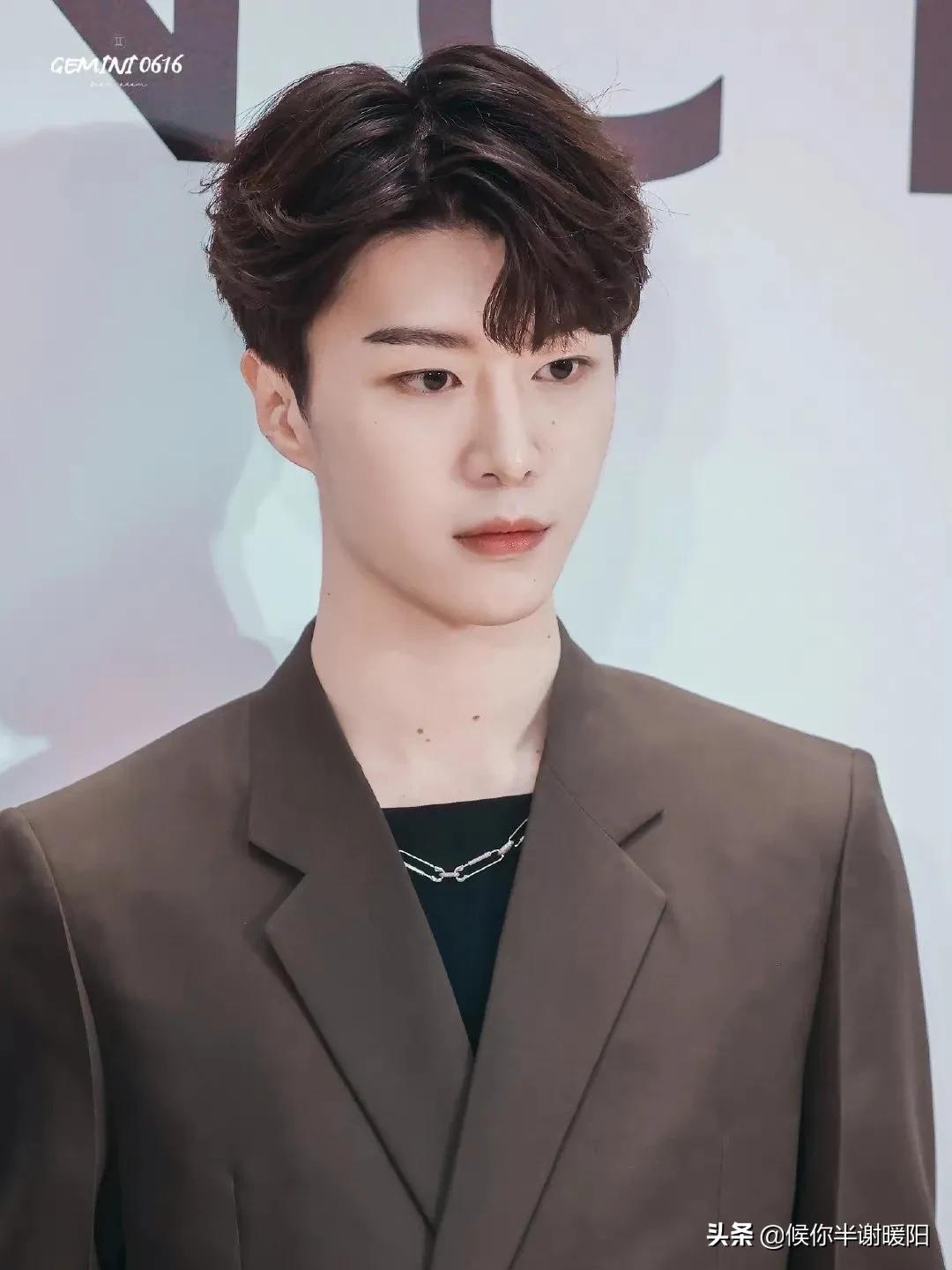 最适合戴项链的几位男明星：王一博李现霸气，肖战精致又矜贵