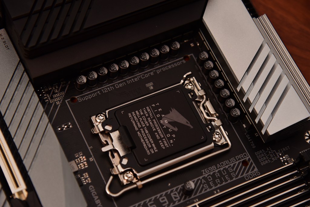 技嘉Z690小雕PRO好板，固态4片，内存6000MHz，12600K实战测试