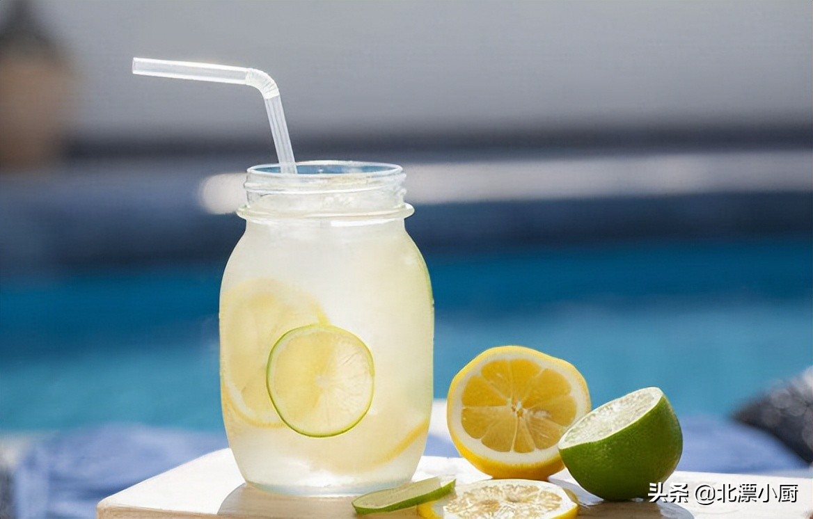 女人若不想变“黄脸婆”，建议“忌2食，饮4水”，气色好显年轻