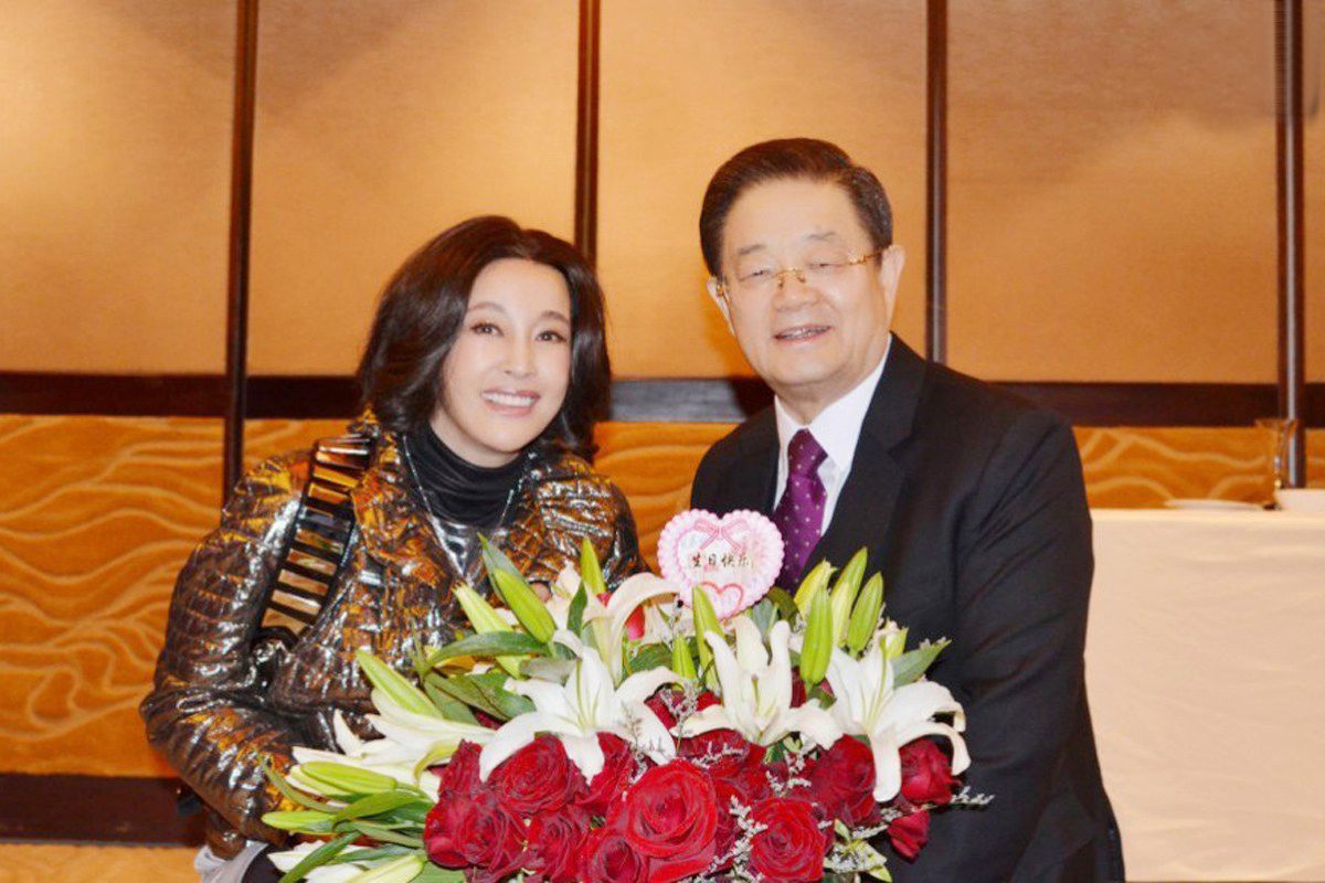 刘晓庆的妹妹刘晓红：我看到了姐姐的脆弱和心痛，含泪送姐姐出嫁