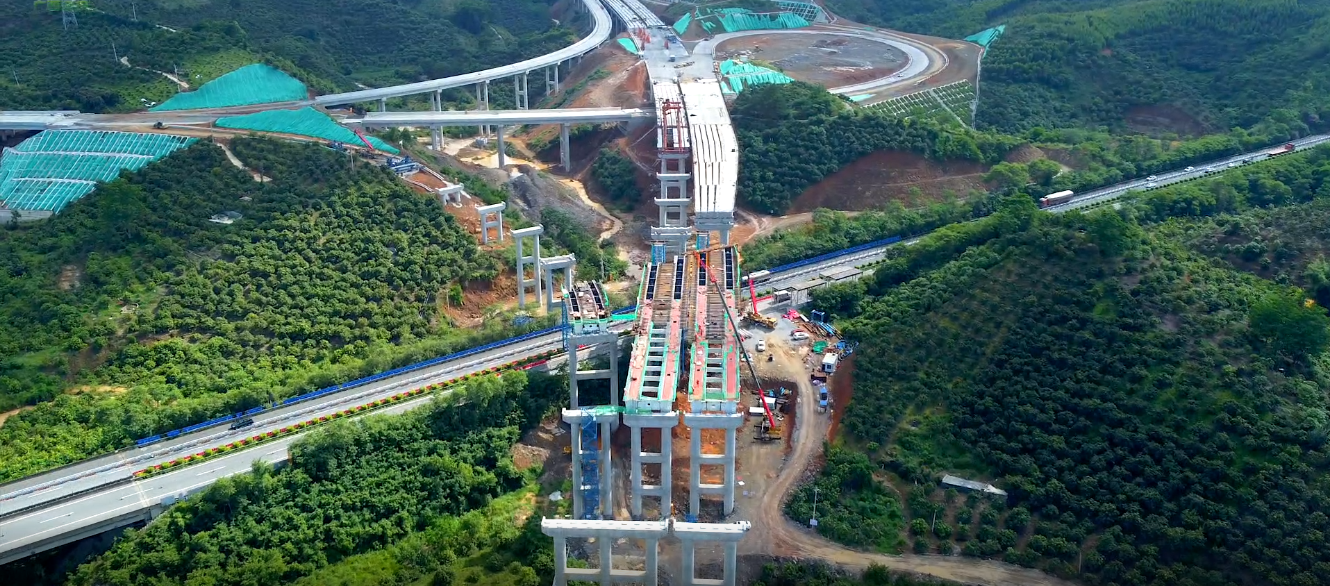 《百色新闻》报道中交四公局十公司巴田高速公路3标项目施工