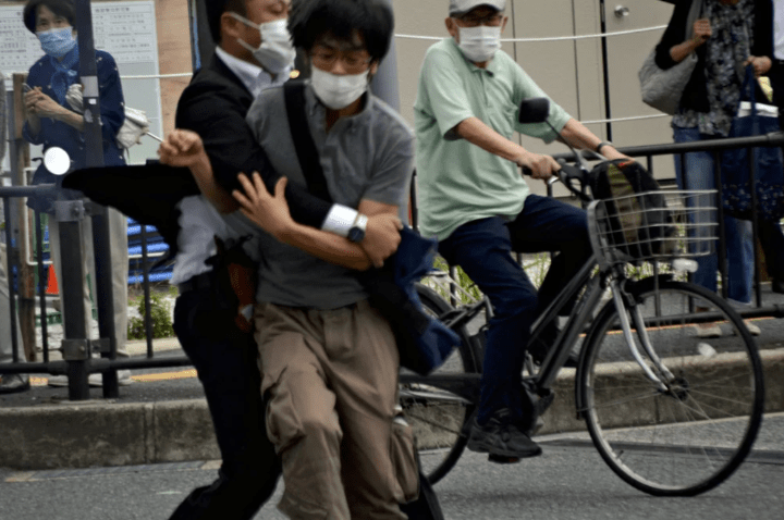 韩日世界杯日本被坑(山上射杀安倍却被民众崇拜？深度分析，真相或源于资本剥削)