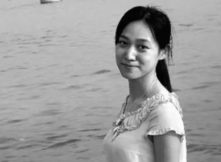 广东女孩邹宜均：因30万被母亲强送精神病院，后来剃度出家做慈善