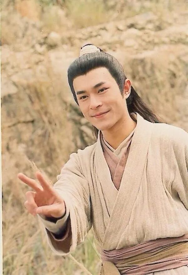 打戏无力、假吃、用十个替身，比起老戏骨，这些流量演员太拉跨了