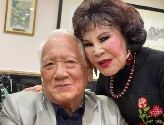 “畸形脸、电风扇脸”，10位整容过度的女星，有人直接命丧手术台