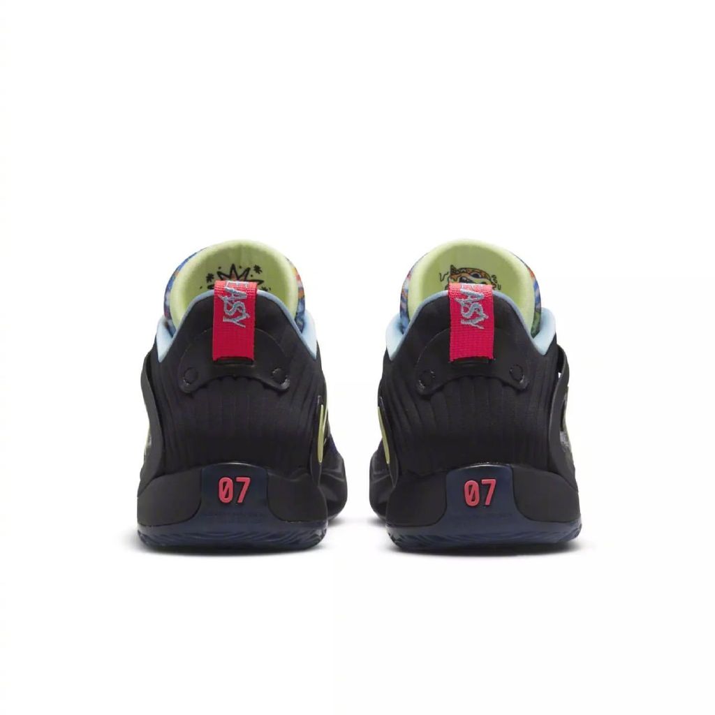 nike杜兰特系列篮球鞋(KD15正式曝光！中底科技拉满，低帮造型太休闲，超越LBJ系列？)