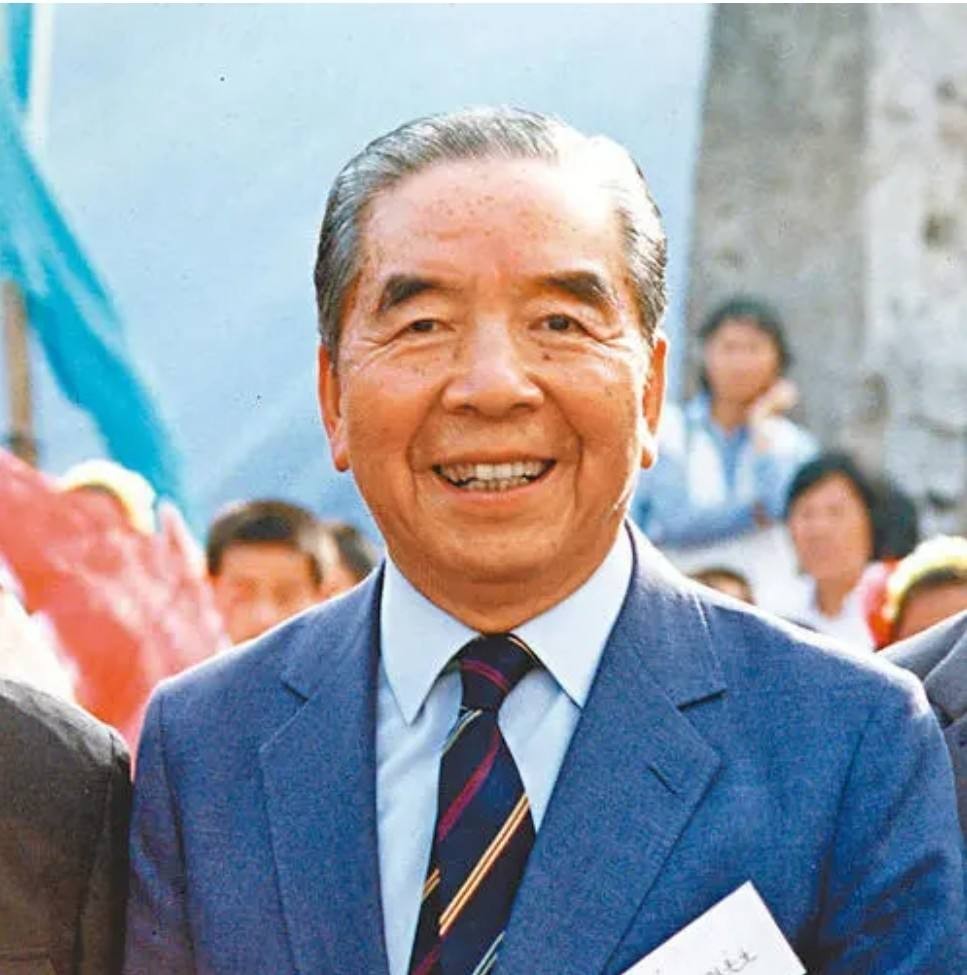 包拯去世，子孙后代今何在？一个超级富豪，另一个默默守护祠堂