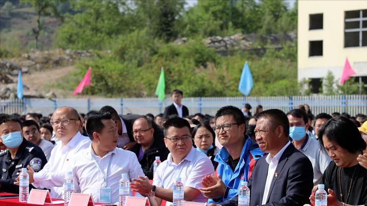 六盤(pán)水市興華中學(xué)五四文藝匯演喜迎黨的二十大(圖3) 六盤(pán)水市興華中學(xué)五四文藝匯演喜迎黨的二十大(圖3)