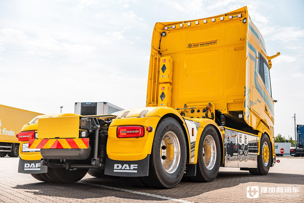 达夫XG 真会整活（这台很黄很暴力的达夫XG+牵引车，运输危化品的，配置也这么好？）