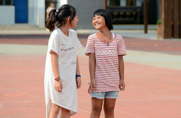 孩子在学校被欺负该“打回去”吗？父亲高情商反击，引家长称赞